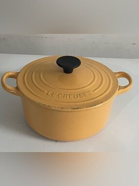 Le Creuset #18 Dutch Oven 2qt Mimosa Yellow Made in France Enameled Cast Iron